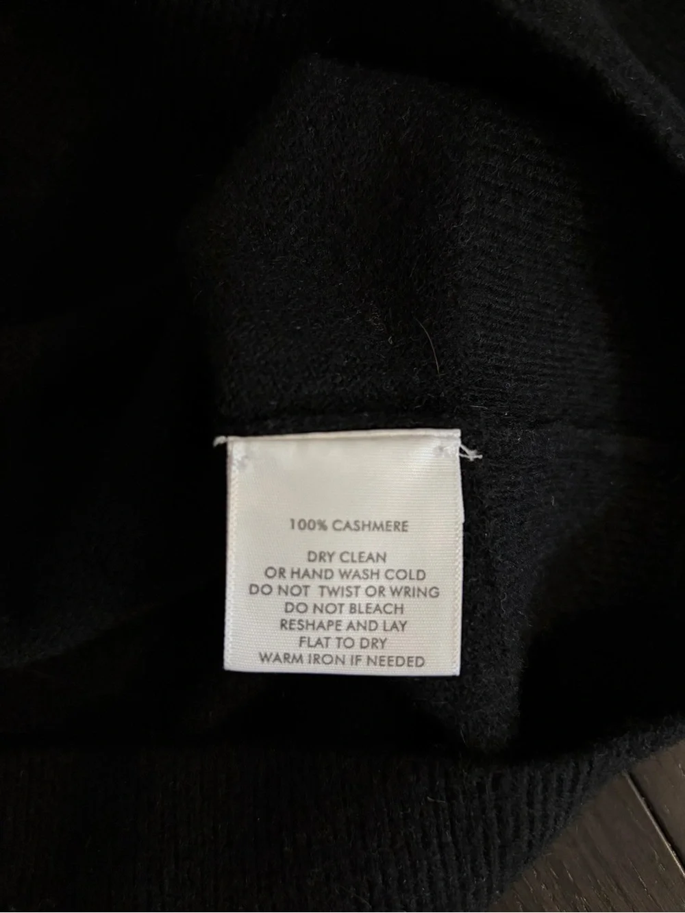 White + Warren 100% cashmere